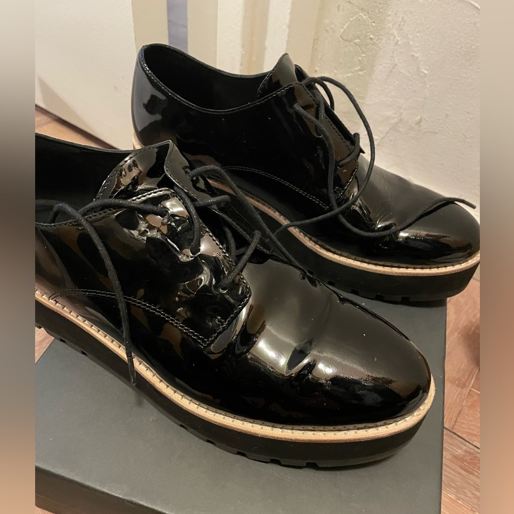 EUC Eileen Fisher Black Patent Leather Laceup Loafers